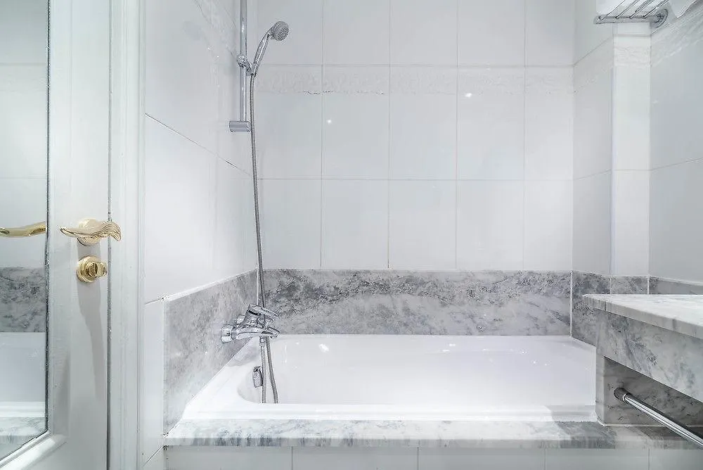 Hotel Le Lavoisier & Spa Paris 4*,
