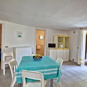  Aparthotel Isa-residence With Swimming-pool In At Only 500 M From The Italia